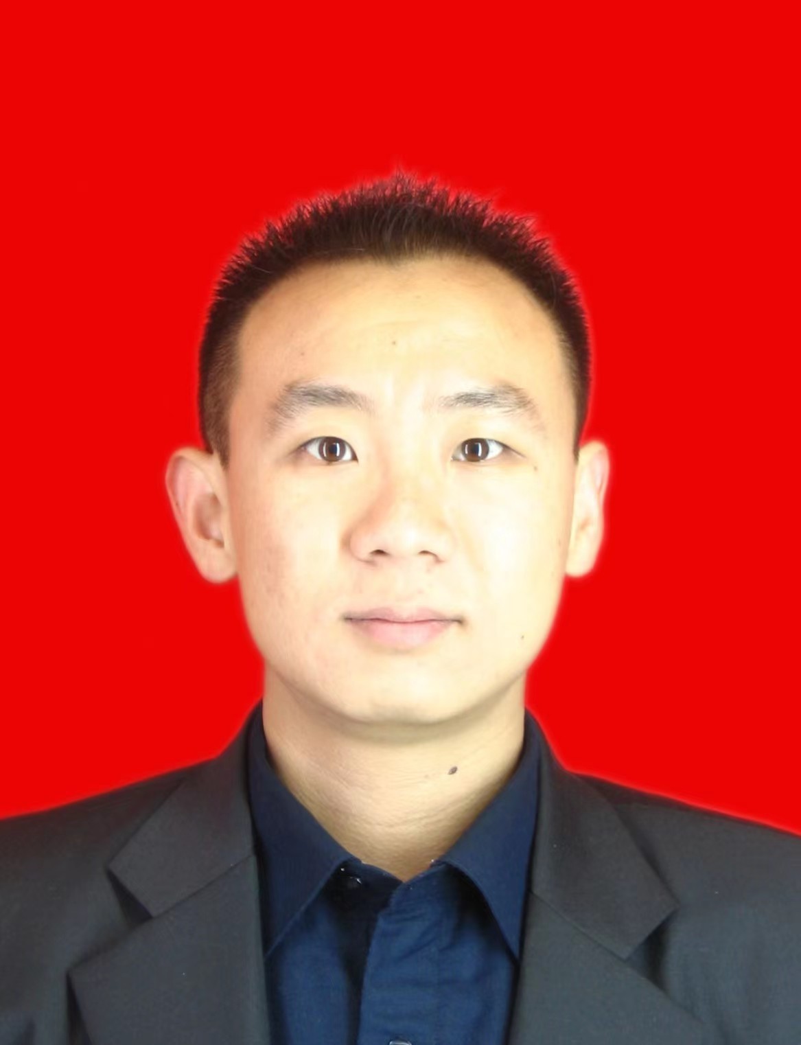 董磊