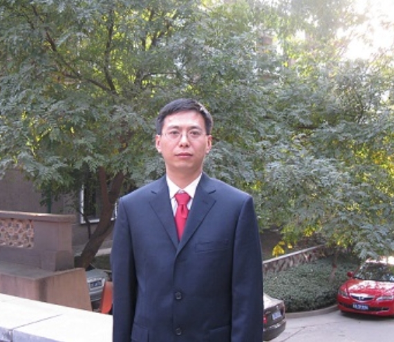 李东雄